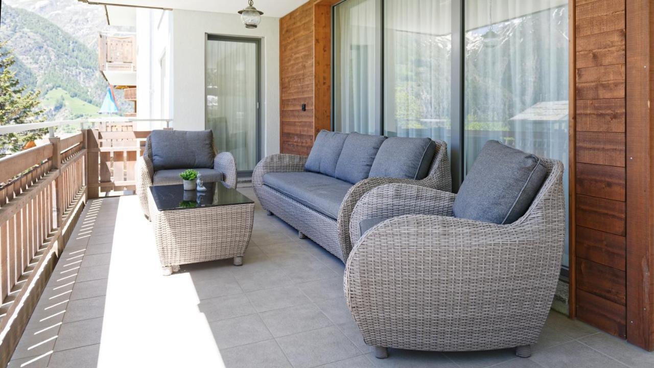 Aventura Apartment Grachen Bagian luar foto